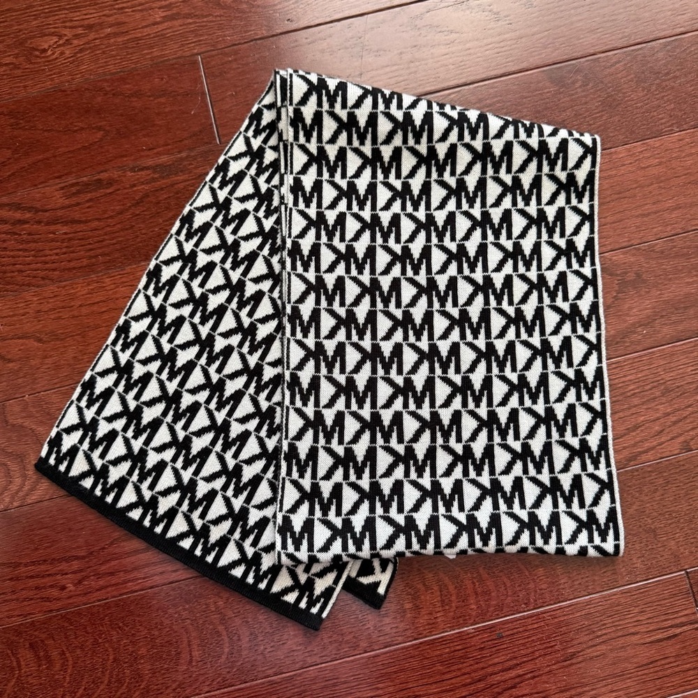Michael Kors Black and White MK Logo Patterned Knit Scarf Women’s OS